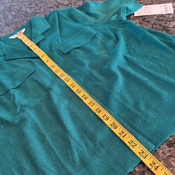 Athleta vibrant green Echo Button down top NWT - Picture 9 of 10